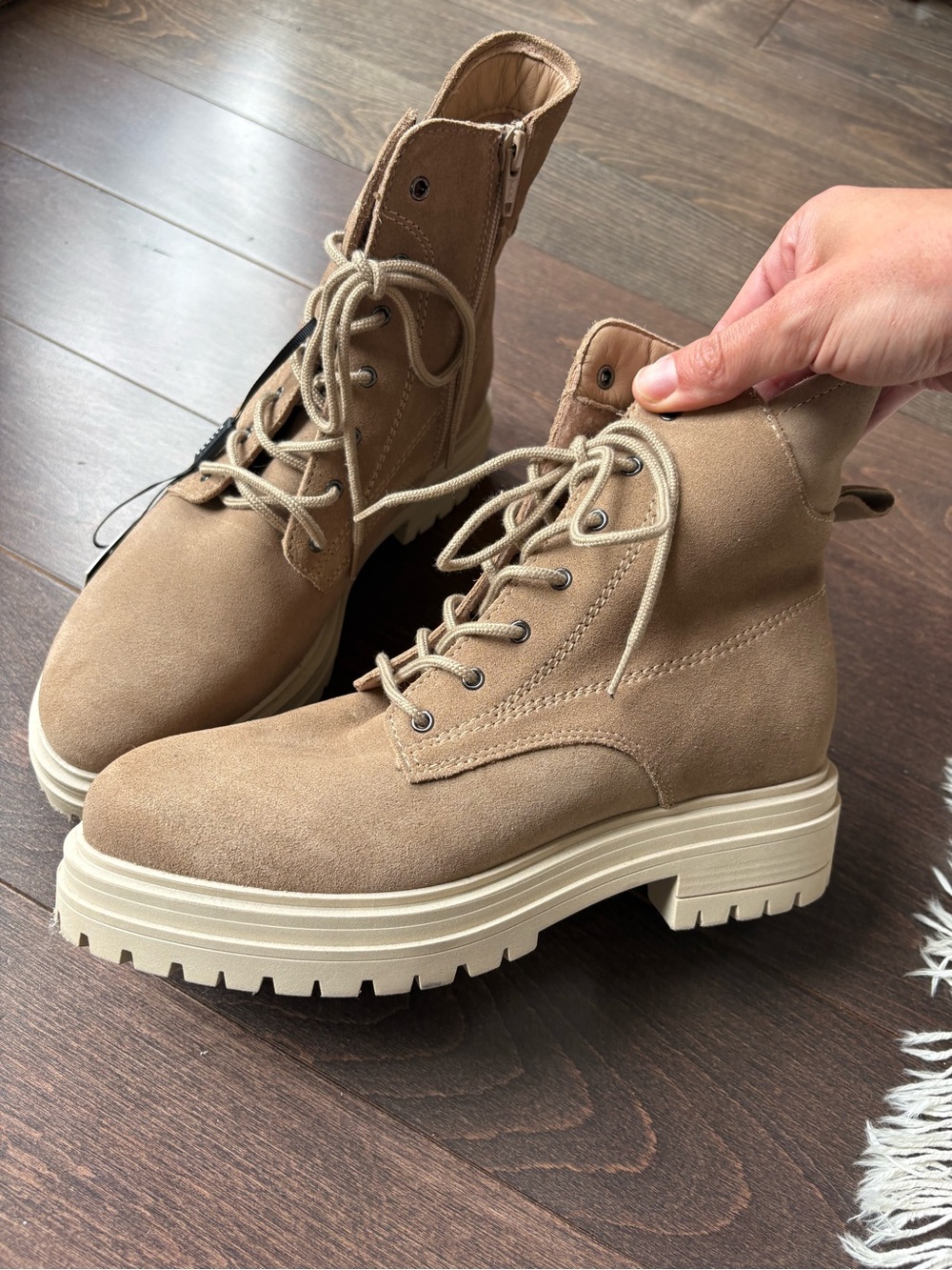 NWT Danier Trudy Suede Lace Up Boots - Picture 4 of 16